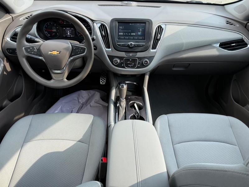 Chevrolet Malibu Vehicle Full-screen Gallery Image 13