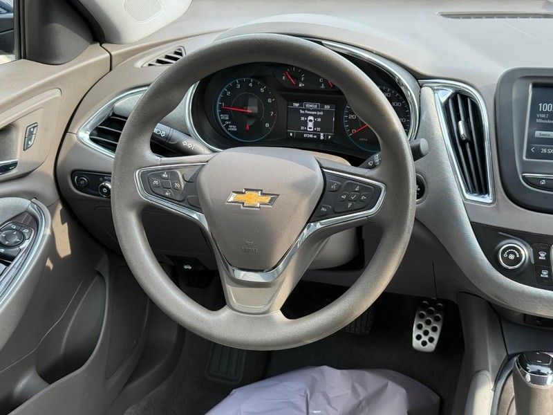 Chevrolet Malibu Vehicle Full-screen Gallery Image 14