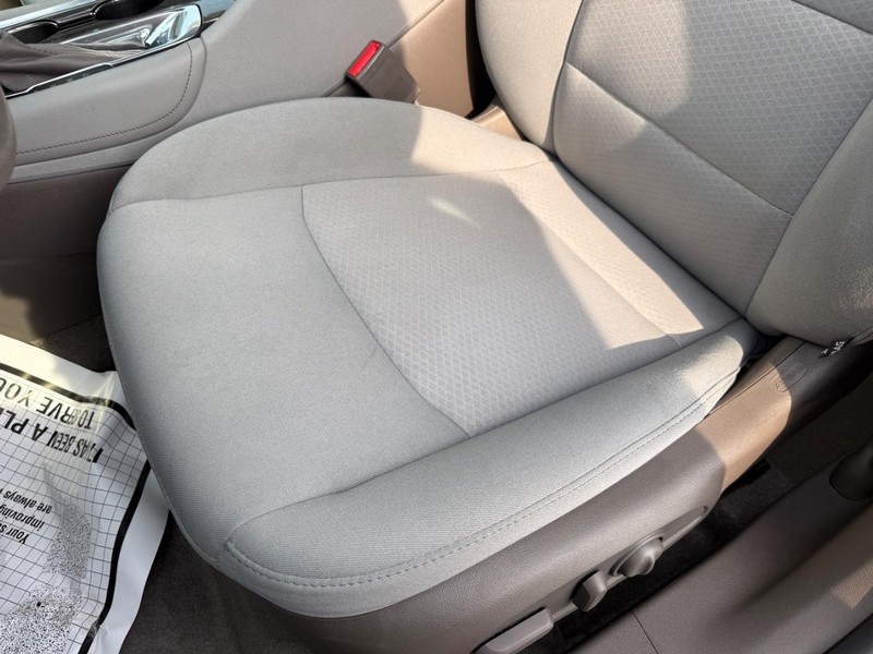 Chevrolet Malibu Vehicle Full-screen Gallery Image 17
