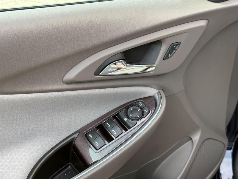 Chevrolet Malibu Vehicle Full-screen Gallery Image 18