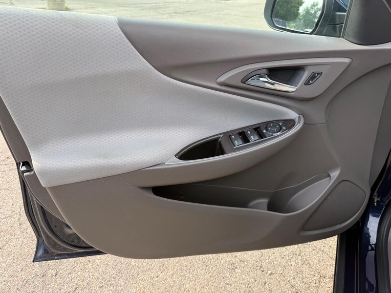 Chevrolet Malibu Vehicle Full-screen Gallery Image 19