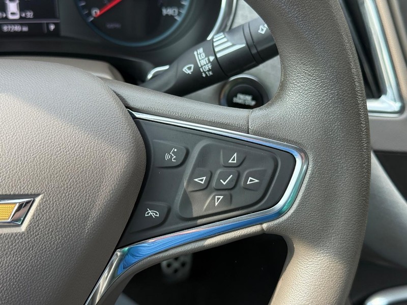Chevrolet Malibu Vehicle Full-screen Gallery Image 21