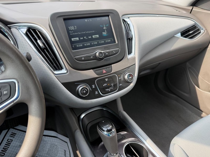 Chevrolet Malibu Vehicle Full-screen Gallery Image 25
