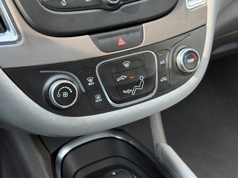 Chevrolet Malibu Vehicle Full-screen Gallery Image 28