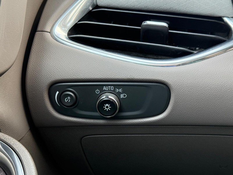 Chevrolet Malibu Vehicle Full-screen Gallery Image 29