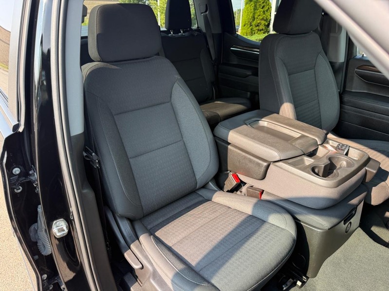 Chevrolet Silverado 1500 Vehicle Full-screen Gallery Image 11