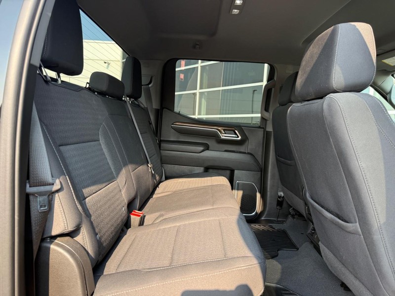 Chevrolet Silverado 1500 Vehicle Full-screen Gallery Image 12