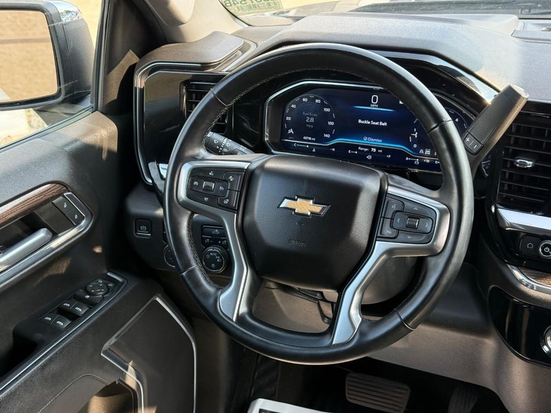Chevrolet Silverado 1500 Vehicle Full-screen Gallery Image 14