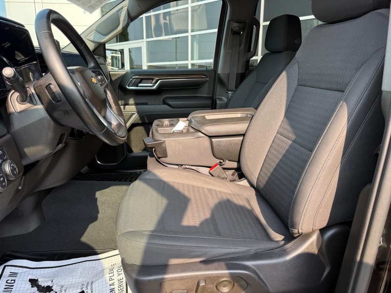 Chevrolet Silverado 1500 Vehicle Full-screen Gallery Image 16