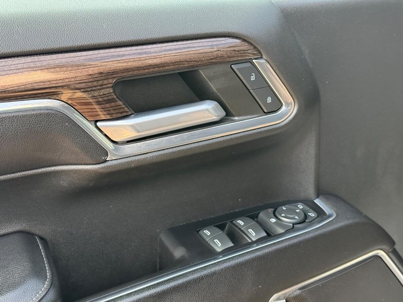 Chevrolet Silverado 1500 Vehicle Full-screen Gallery Image 18