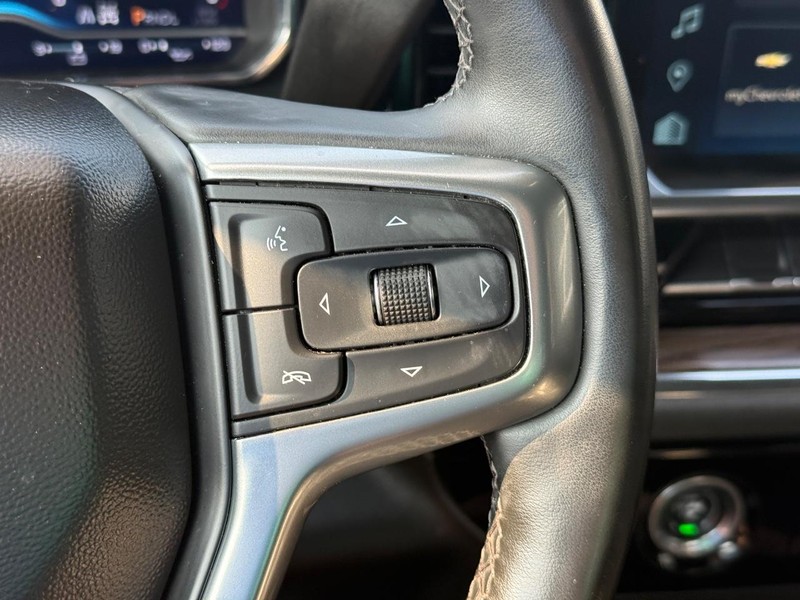Chevrolet Silverado 1500 Vehicle Full-screen Gallery Image 21