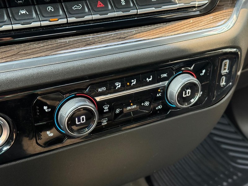 Chevrolet Silverado 1500 Vehicle Full-screen Gallery Image 25