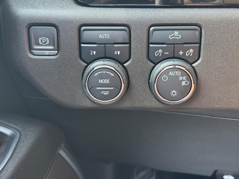 Chevrolet Silverado 1500 Vehicle Full-screen Gallery Image 28