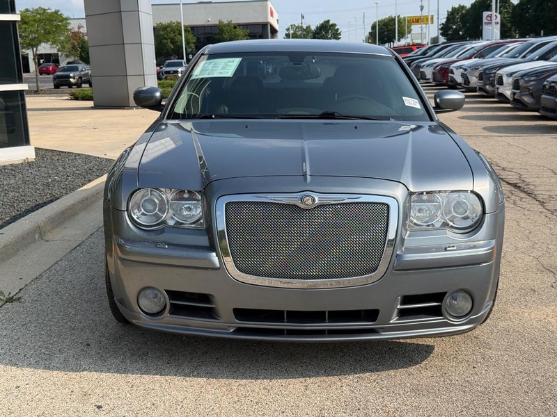 Chrysler 300 Vehicle Full-screen Gallery Image 08