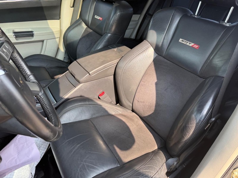 Chrysler 300 Vehicle Full-screen Gallery Image 16