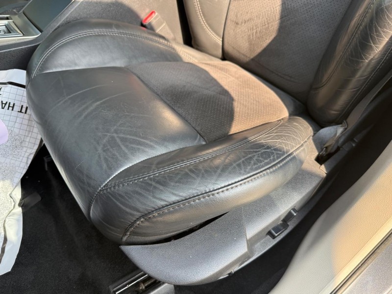 Chrysler 300 Vehicle Full-screen Gallery Image 17