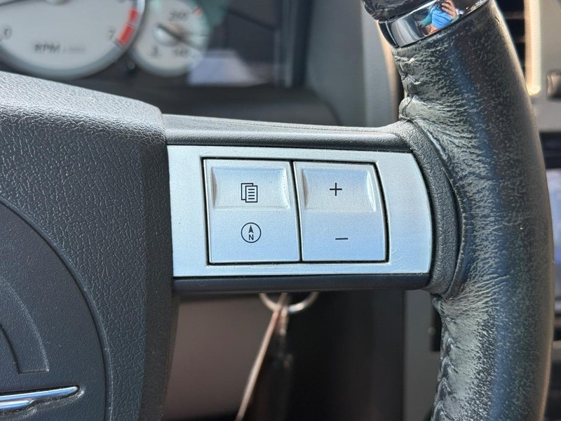 Chrysler 300 Vehicle Full-screen Gallery Image 21