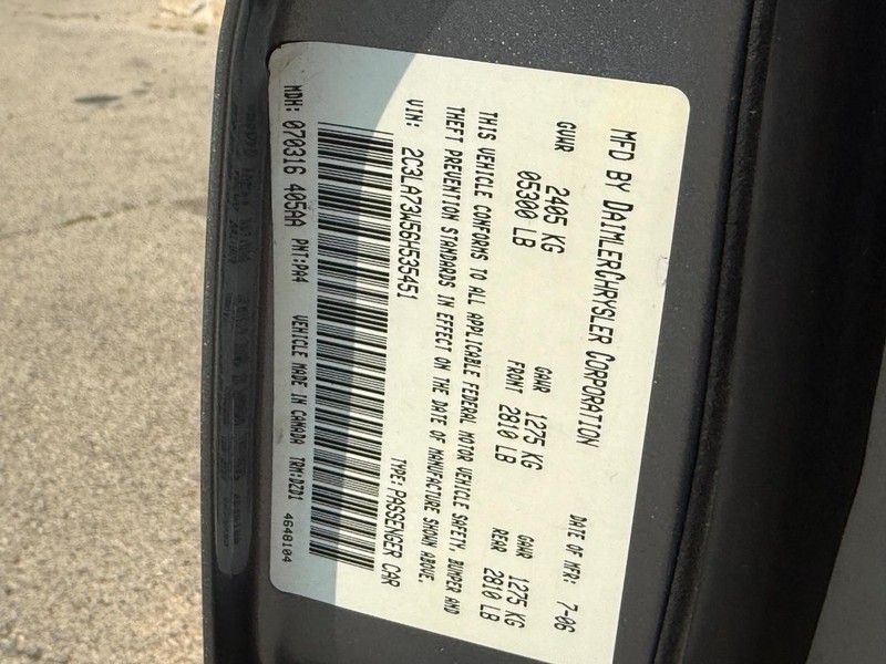 Chrysler 300 Vehicle Full-screen Gallery Image 32