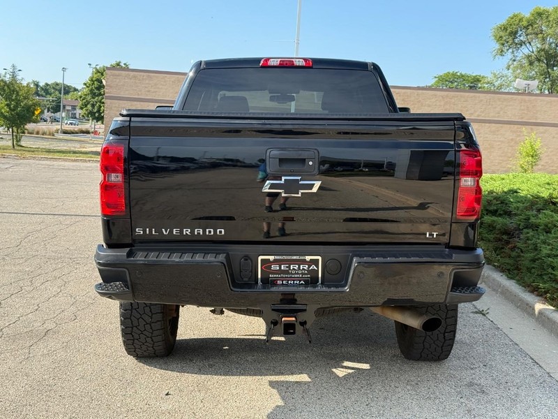 Chevrolet Silverado 2500HD Vehicle Full-screen Gallery Image 04
