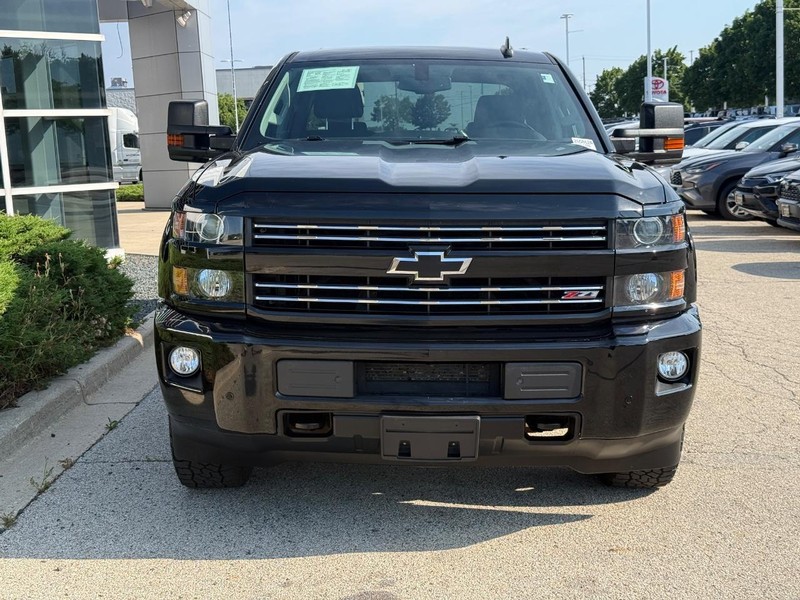 Chevrolet Silverado 2500HD Vehicle Full-screen Gallery Image 08