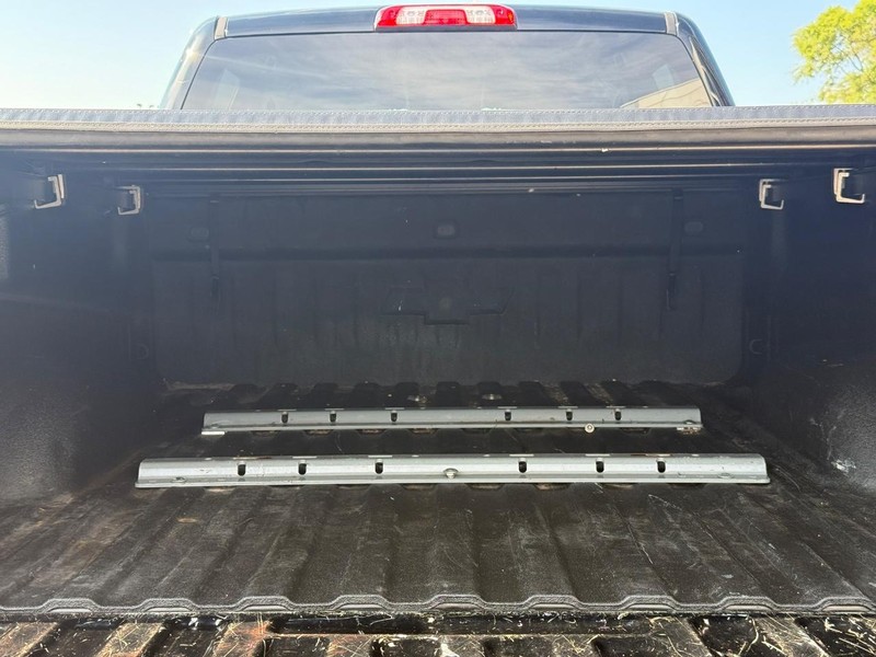 Chevrolet Silverado 2500HD Vehicle Full-screen Gallery Image 09