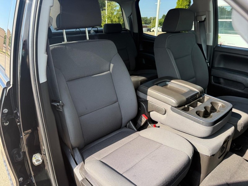 Chevrolet Silverado 2500HD Vehicle Full-screen Gallery Image 11