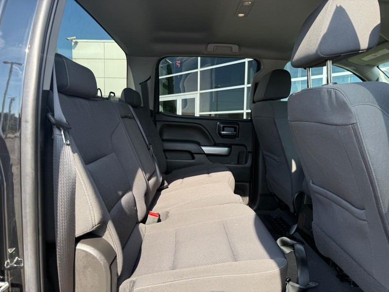 Chevrolet Silverado 2500HD Vehicle Full-screen Gallery Image 12