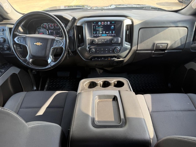 Chevrolet Silverado 2500HD Vehicle Full-screen Gallery Image 13