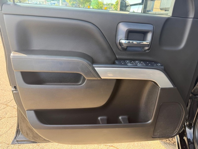 Chevrolet Silverado 2500HD Vehicle Full-screen Gallery Image 19