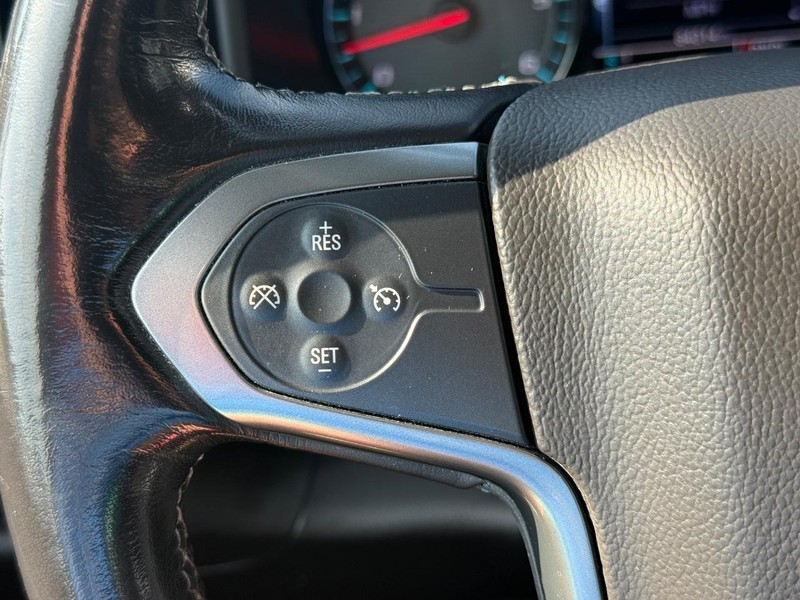 Chevrolet Silverado 2500HD Vehicle Full-screen Gallery Image 20