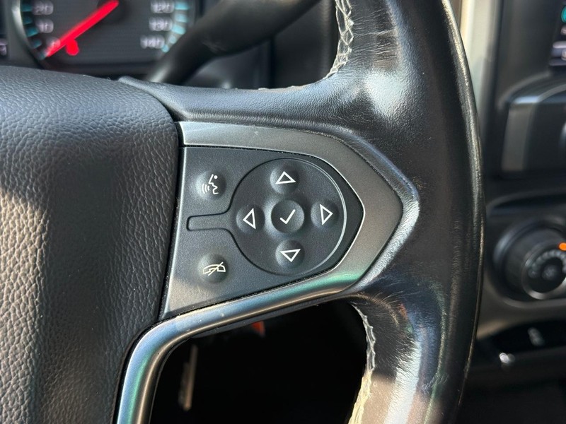 Chevrolet Silverado 2500HD Vehicle Full-screen Gallery Image 21