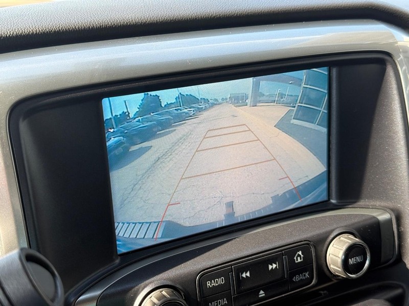 Chevrolet Silverado 2500HD Vehicle Full-screen Gallery Image 24