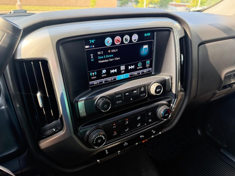 Chevrolet Silverado 2500HD Vehicle Full-screen Gallery Image 25