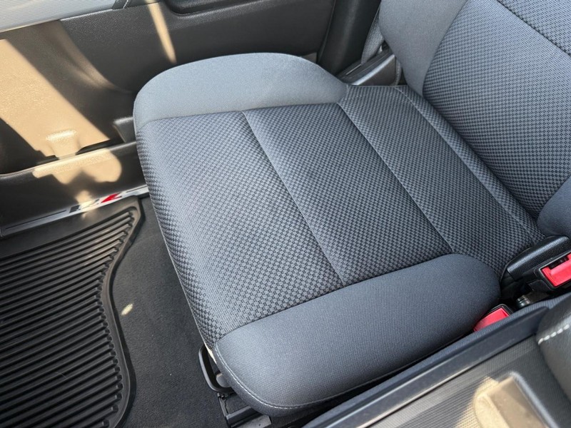 Chevrolet Silverado 2500HD Vehicle Full-screen Gallery Image 26
