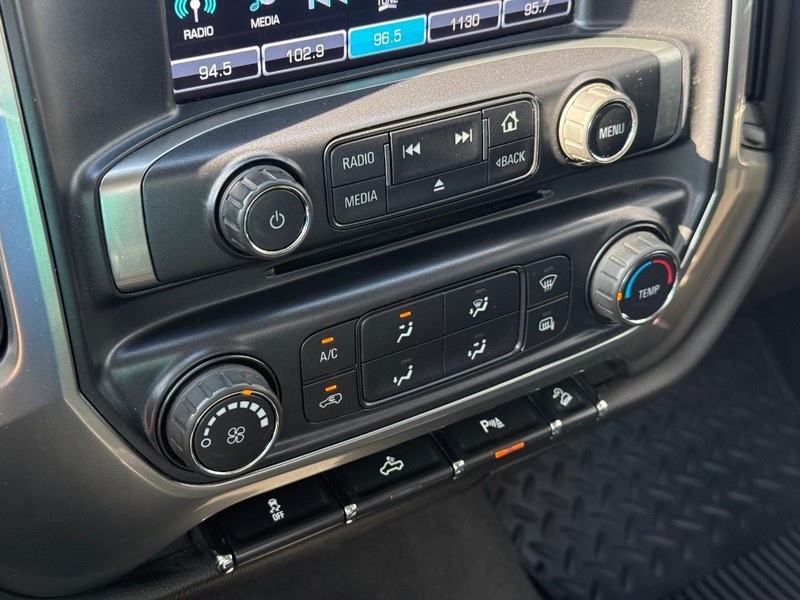 Chevrolet Silverado 2500HD Vehicle Full-screen Gallery Image 27