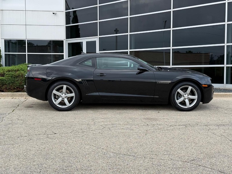 Chevrolet Camaro Vehicle Full-screen Gallery Image 02