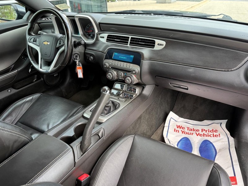 Chevrolet Camaro Vehicle Full-screen Gallery Image 13
