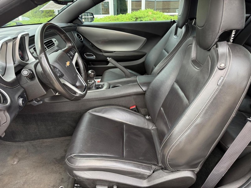 Chevrolet Camaro Vehicle Full-screen Gallery Image 16