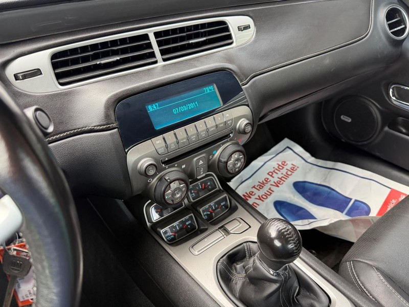 Chevrolet Camaro Vehicle Full-screen Gallery Image 25