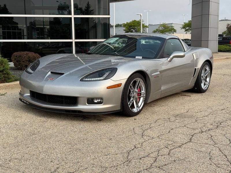 Chevrolet Corvette Vehicle Full-screen Gallery Image 07
