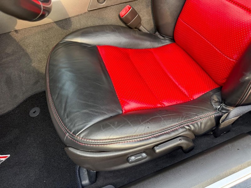 Chevrolet Corvette Vehicle Full-screen Gallery Image 16