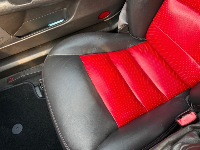 Chevrolet Corvette Vehicle Full-screen Gallery Image 23