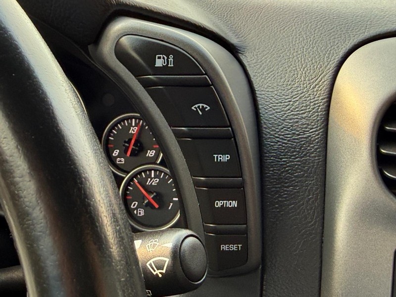 Chevrolet Corvette Vehicle Full-screen Gallery Image 25