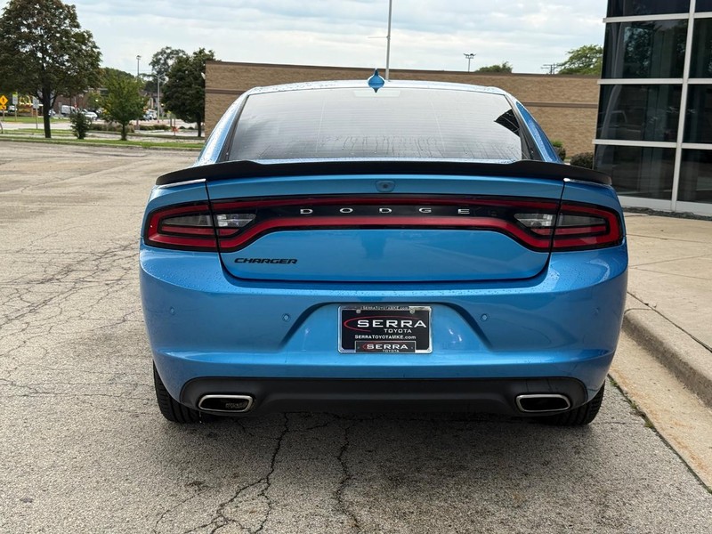 Dodge Charger Vehicle Full-screen Gallery Image 04