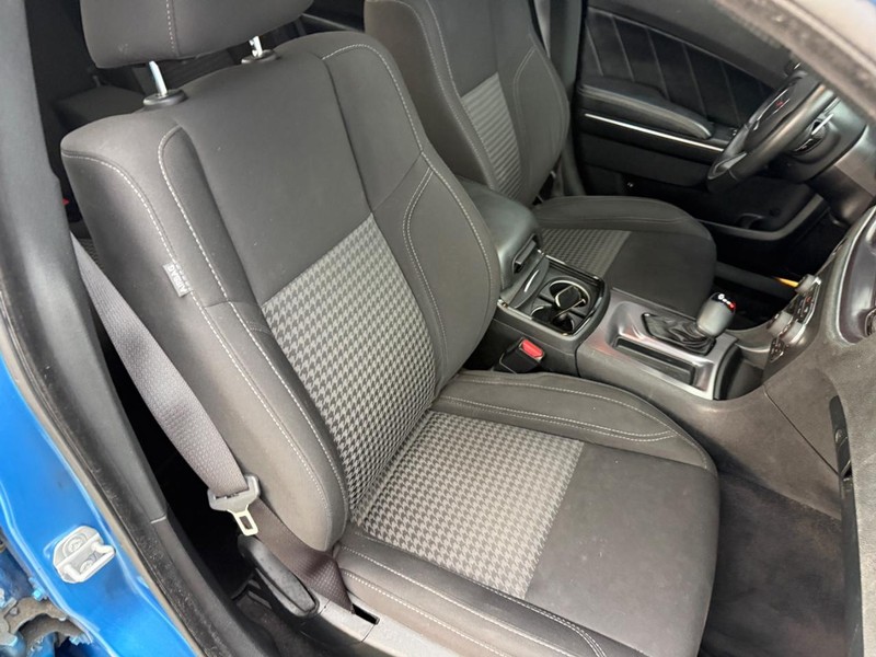 Dodge Charger Vehicle Full-screen Gallery Image 11
