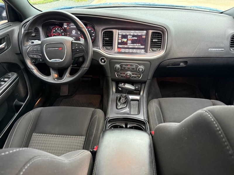 Dodge Charger Vehicle Full-screen Gallery Image 13