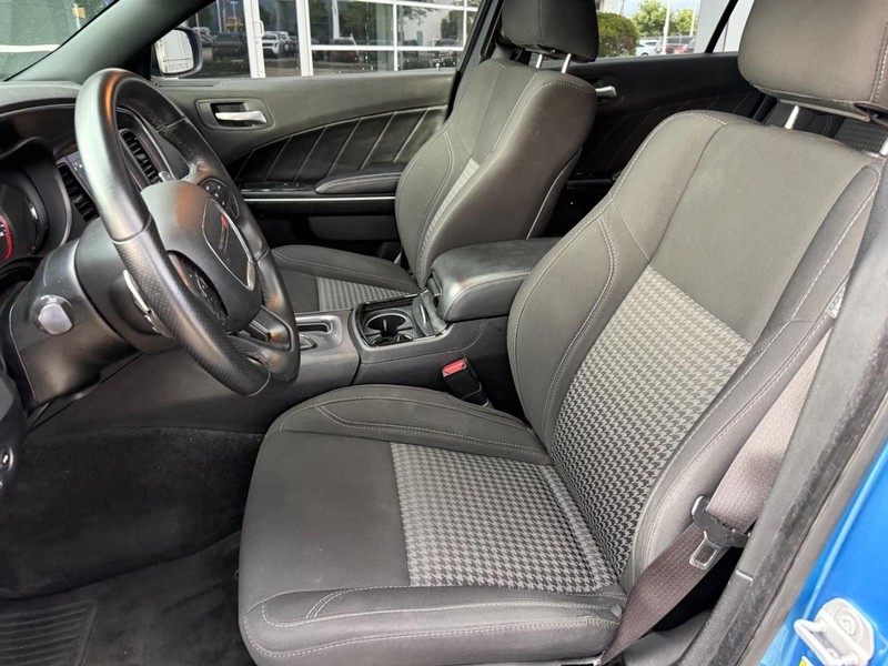 Dodge Charger Vehicle Full-screen Gallery Image 16