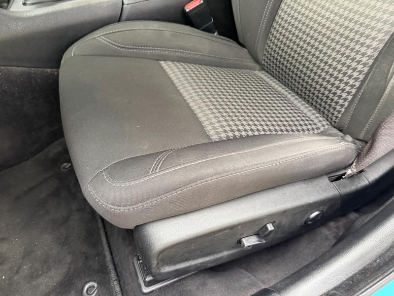 Dodge Charger Vehicle Full-screen Gallery Image 17