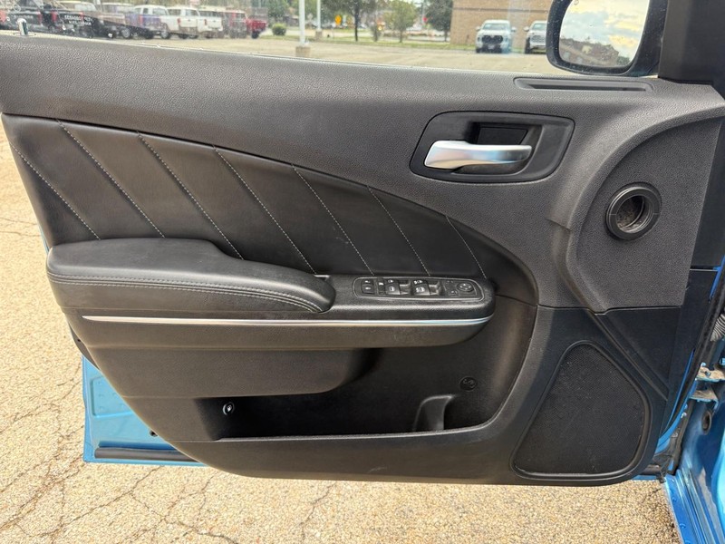 Dodge Charger Vehicle Full-screen Gallery Image 19