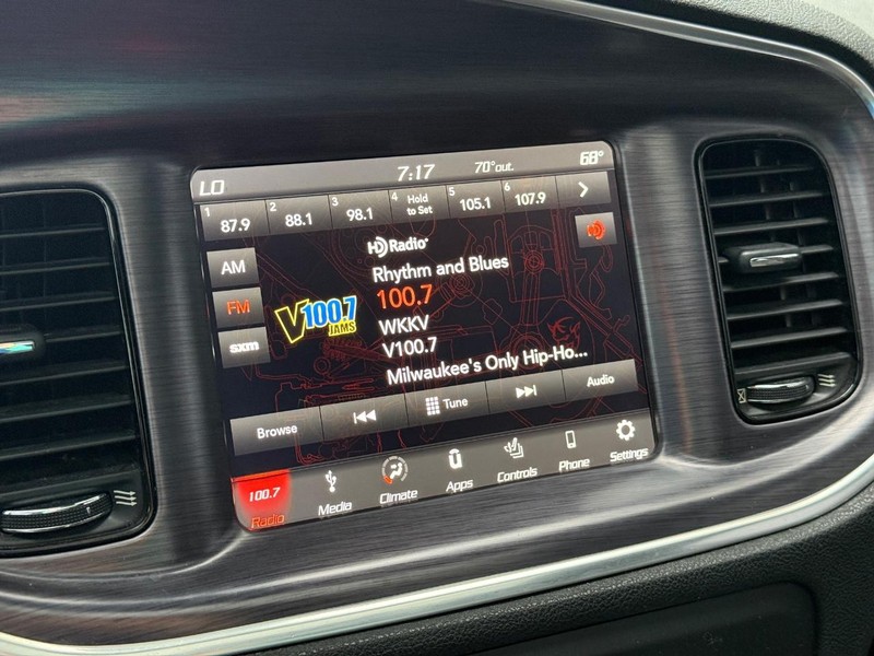 Dodge Charger Vehicle Full-screen Gallery Image 23